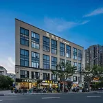 Ketangjian Hotel - Shanghai Railway Station Baoshan Road Subway Station